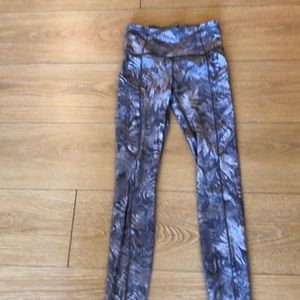 Lulu fast and free right in leaf pattern